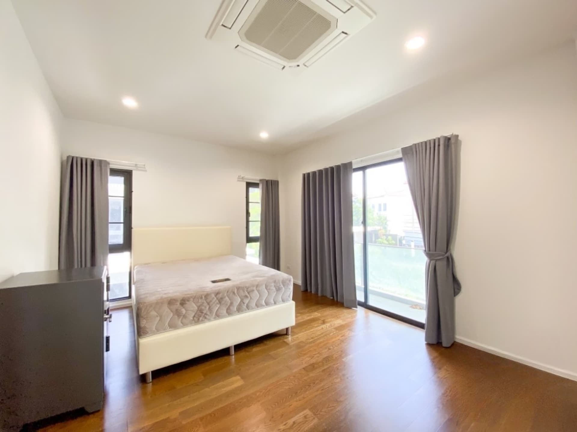 3 Bed House for Rent in Bang Phli - Image 10