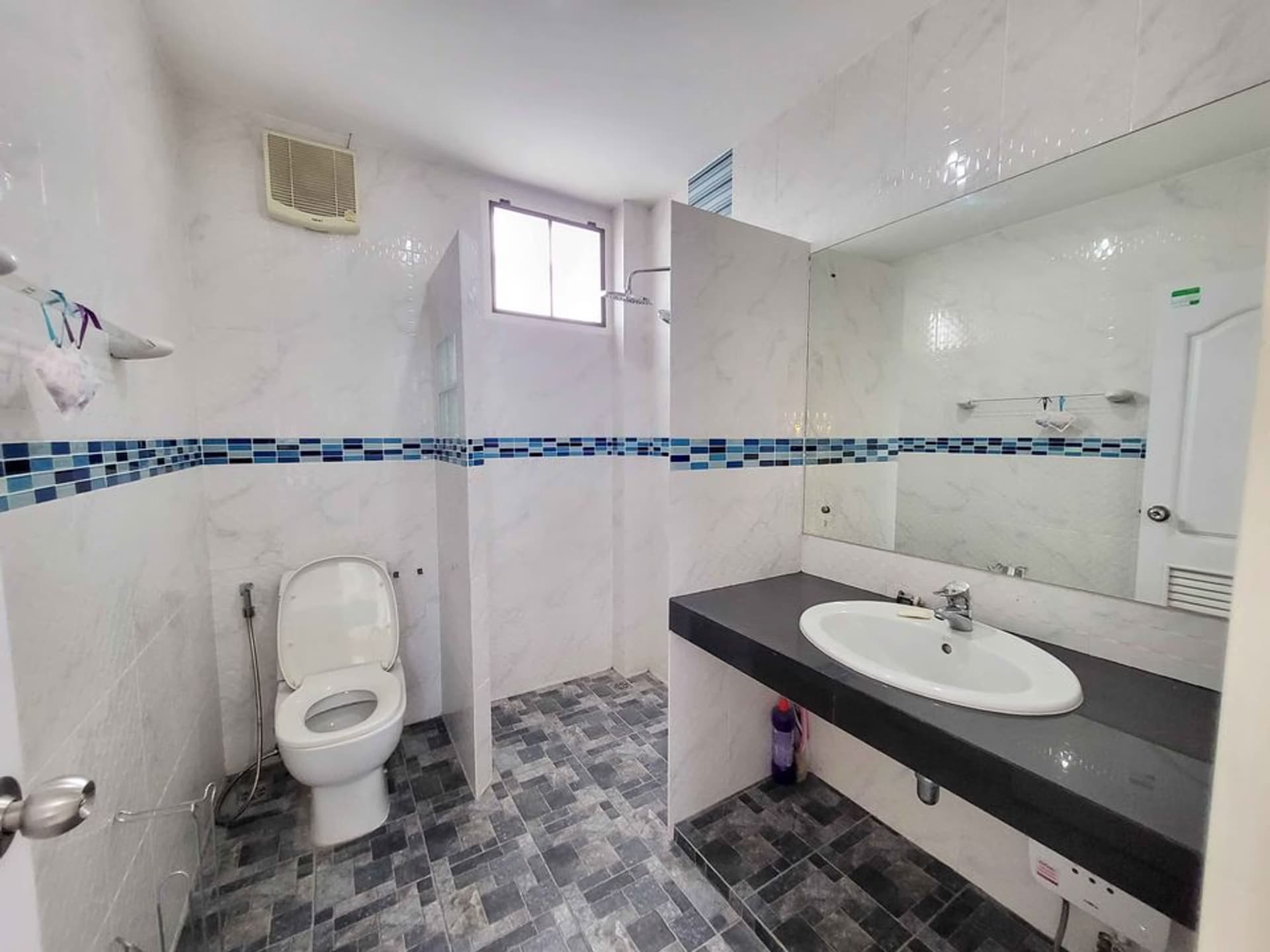  - Image 5