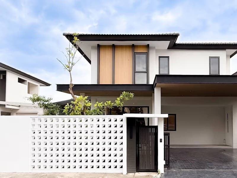 4 Bed House for Sale in San Kamphaeng