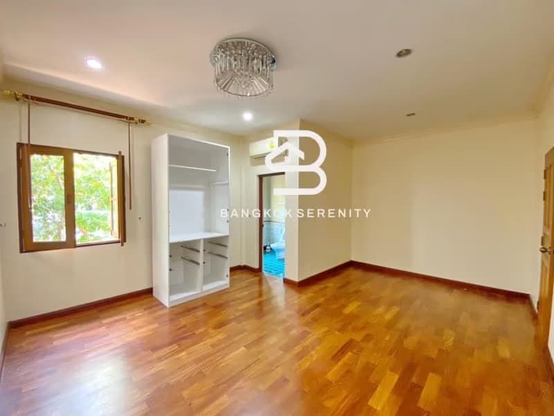 5 Bed House for Rent and Sale in Bang Na