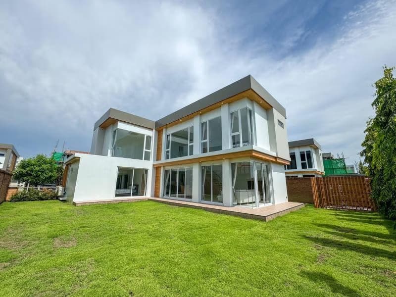 4 Bed House for Rent in San Kamphaeng