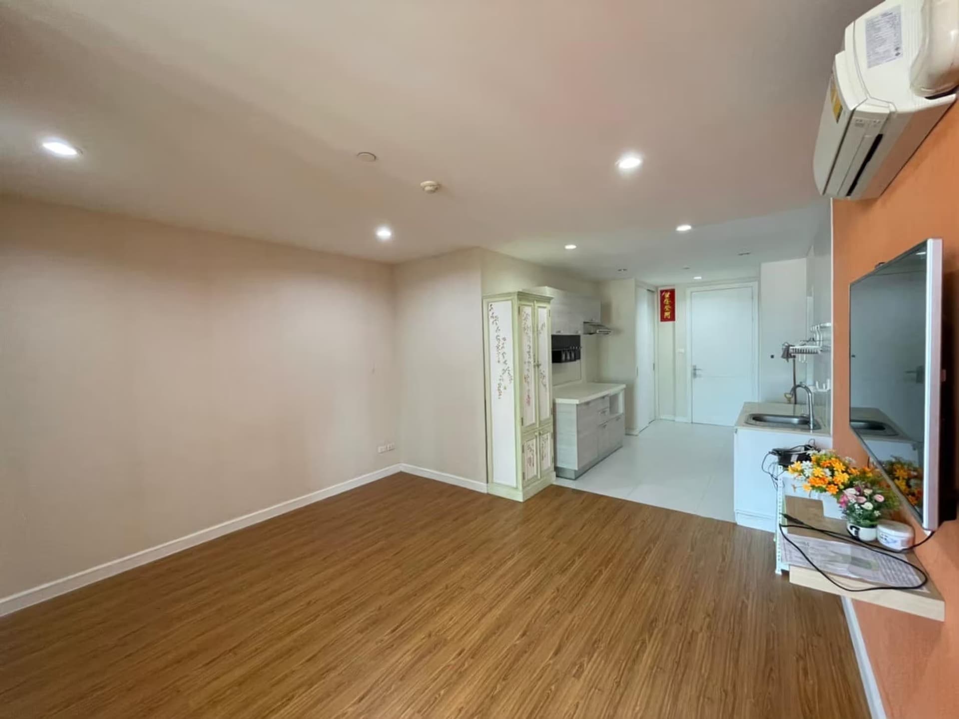 1 Bed Condo for Rent and Sale in Pathum Wan - Image 3
