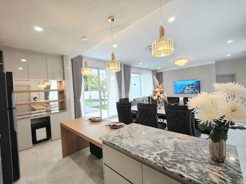 6 Bed House for Sale in San Kamphaeng District
