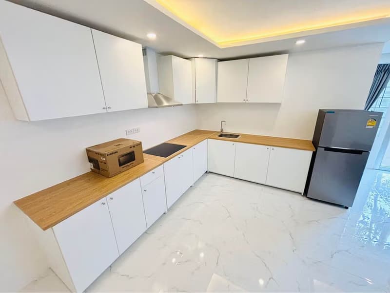 2 Bed Condo for Rent in Khlong Toei