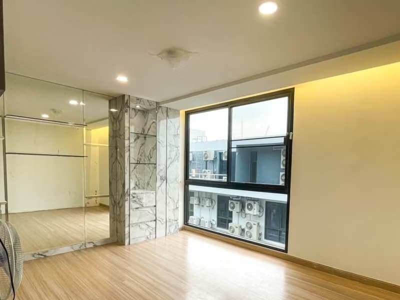 1 Bedroom Condo