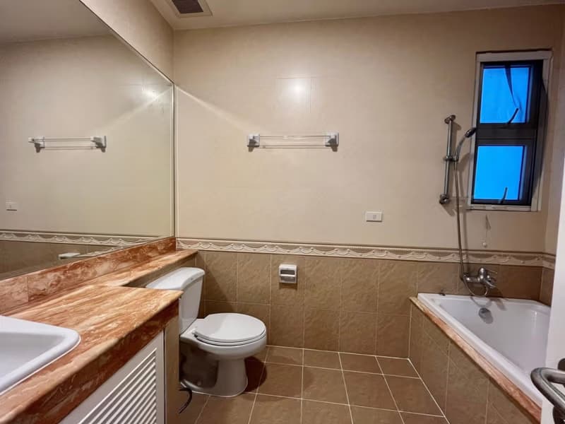 5 Bed House for Rent in Din Daeng