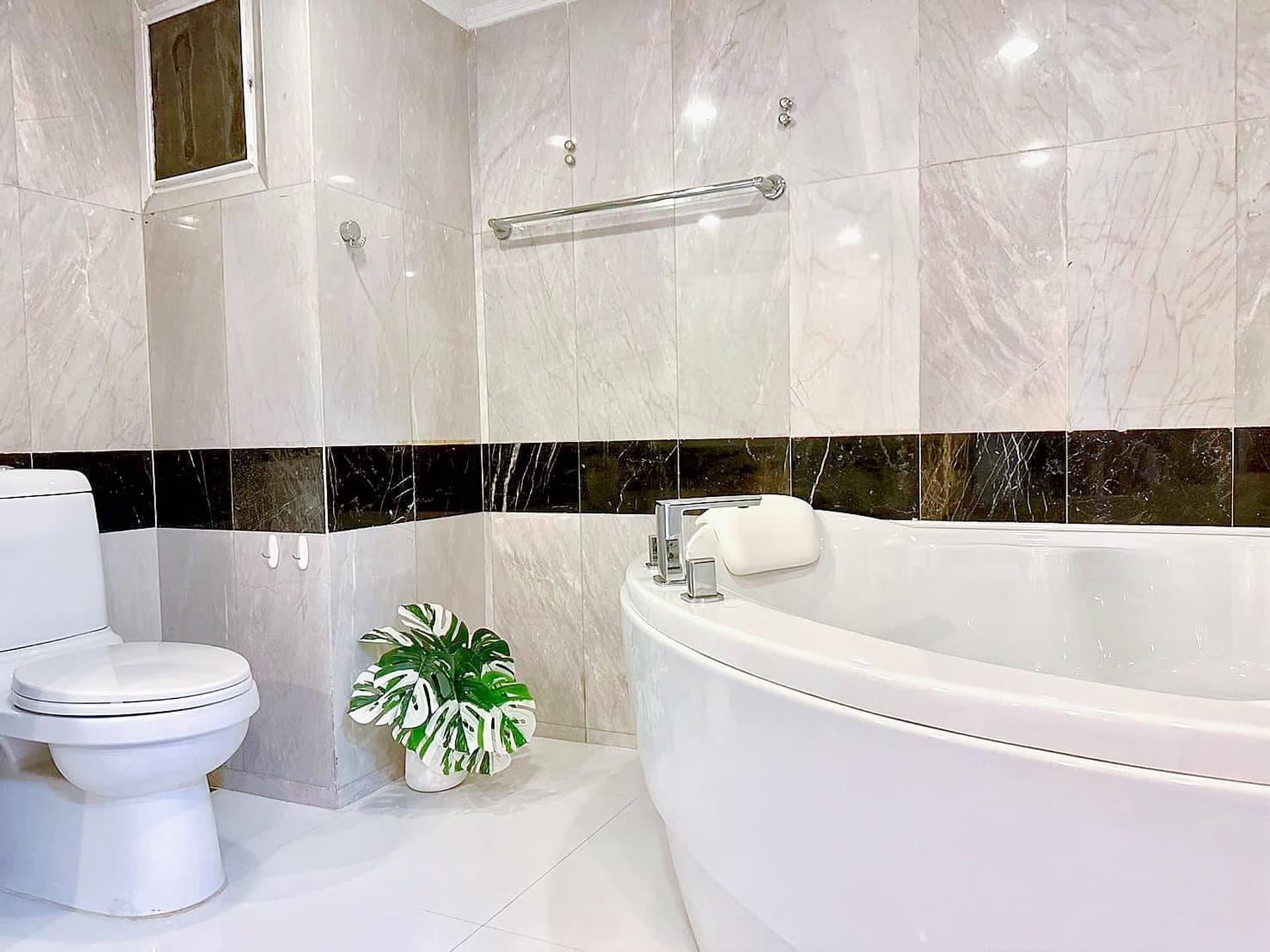 4 Bedroom Condo for Rent/Sale at Hillside 4 - Image 9