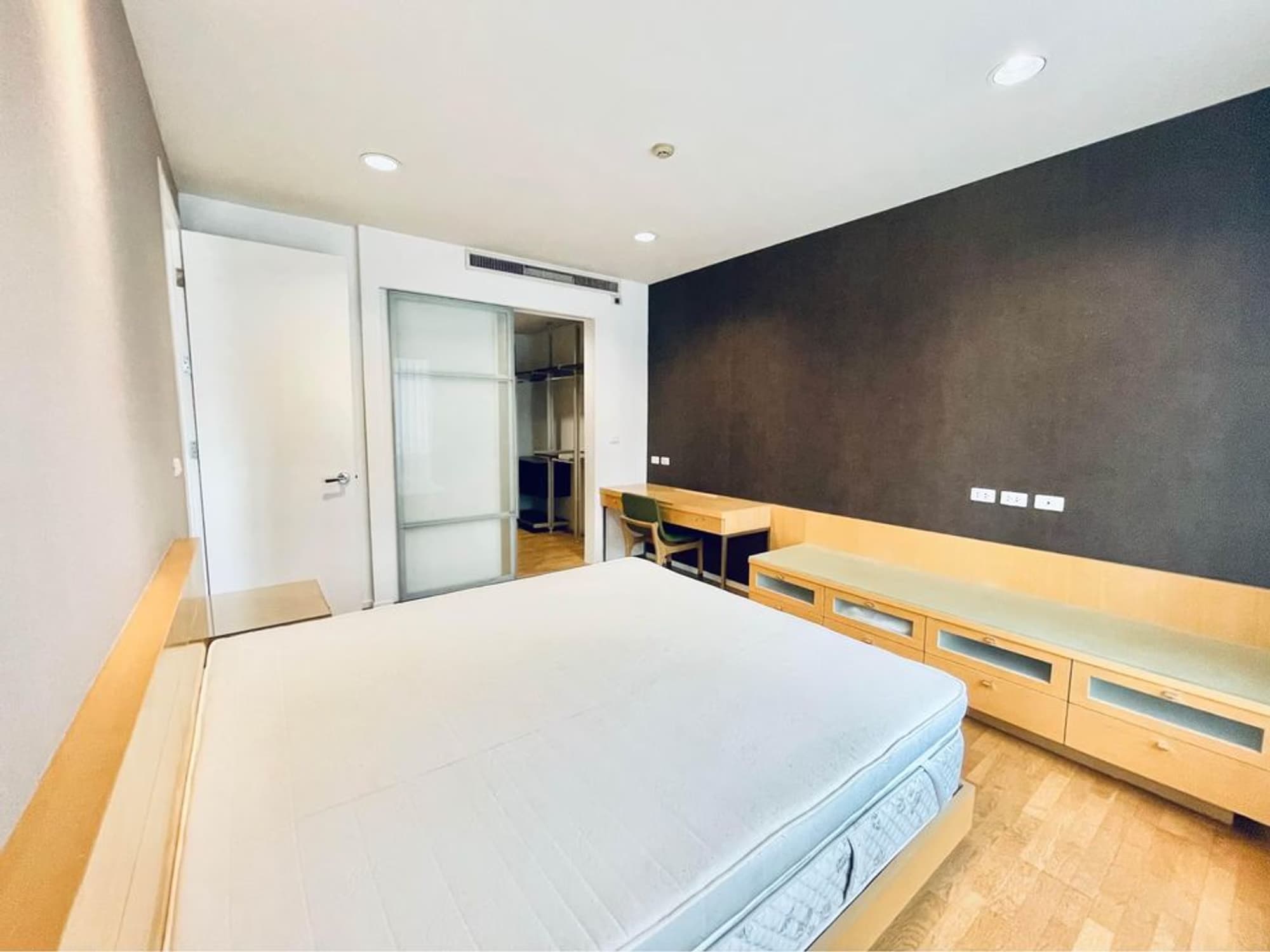 2 ห้องนอน Condo สำหรับ จำหน่าย ใกล้ Thailand Cultural Centre MRT - Image 10