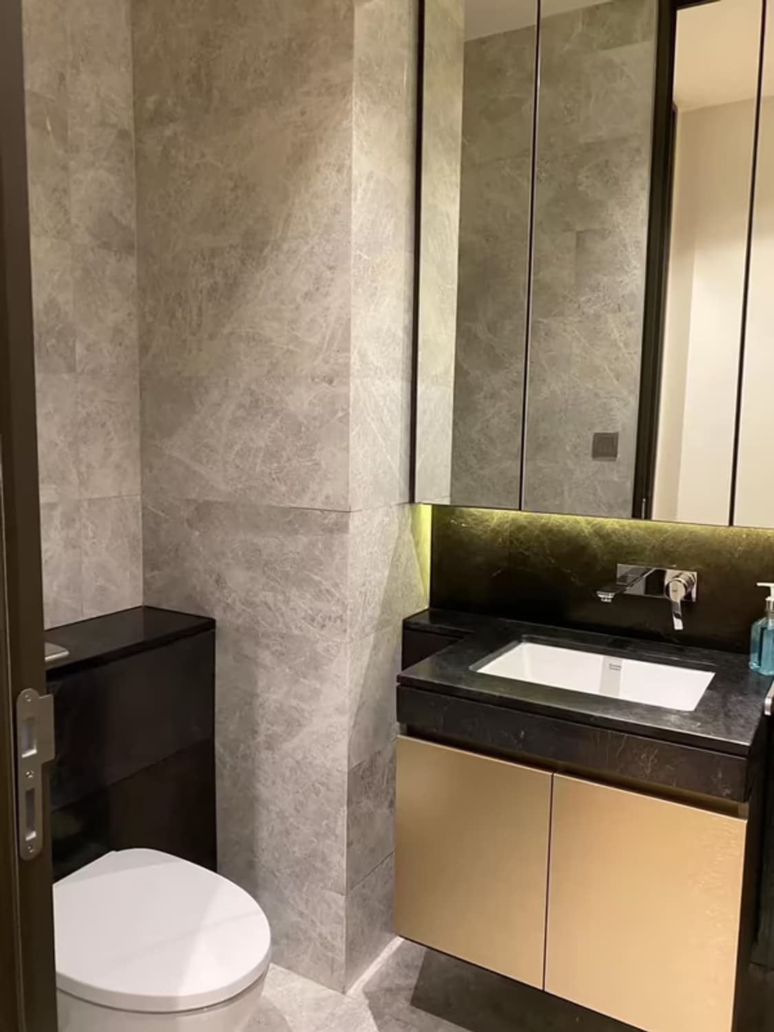 Condo for Rent at 28 Chidlom by SC Asset - Image 9