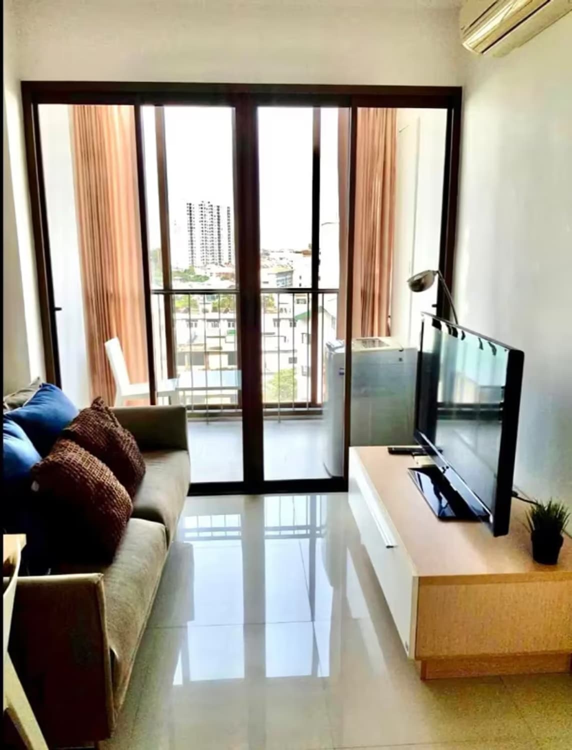 1 Bedroom Condo - Image 1