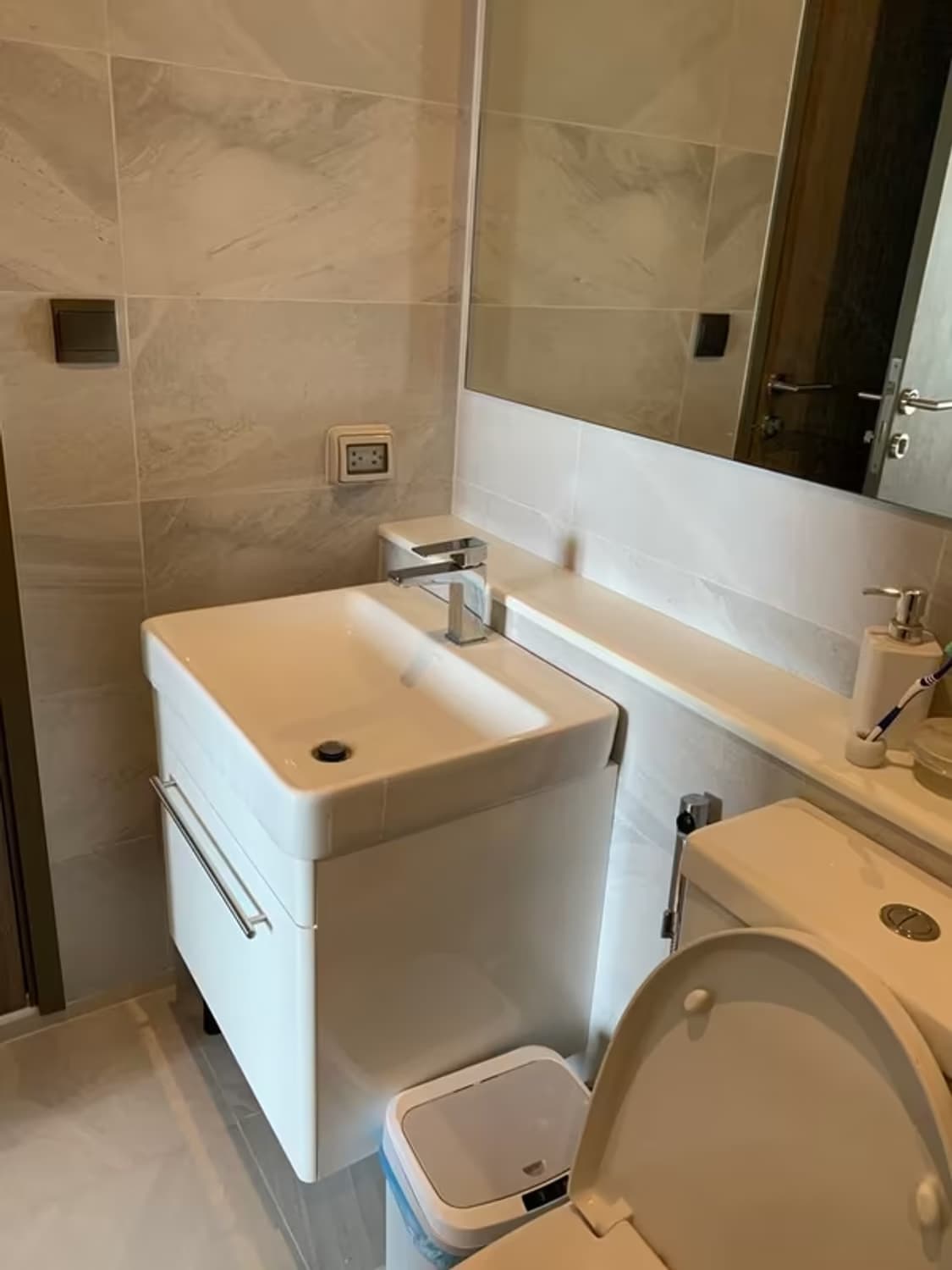1 Bedroom Condo - Image 1