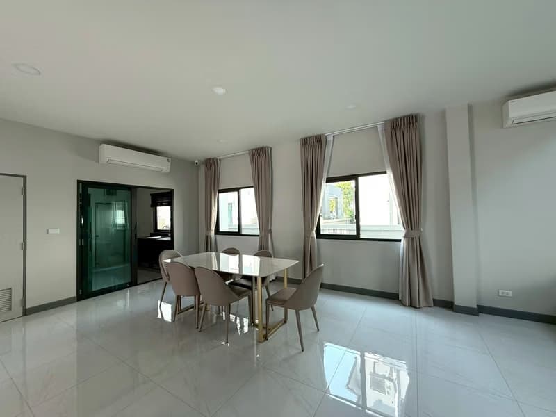 4 Bed House for Rent in Bang Phli