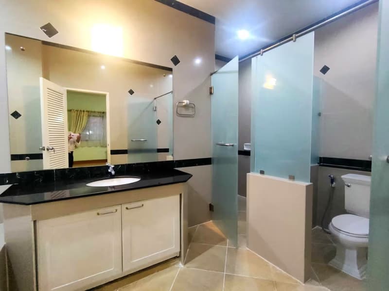 4 Bed House for Rent in Saraphi