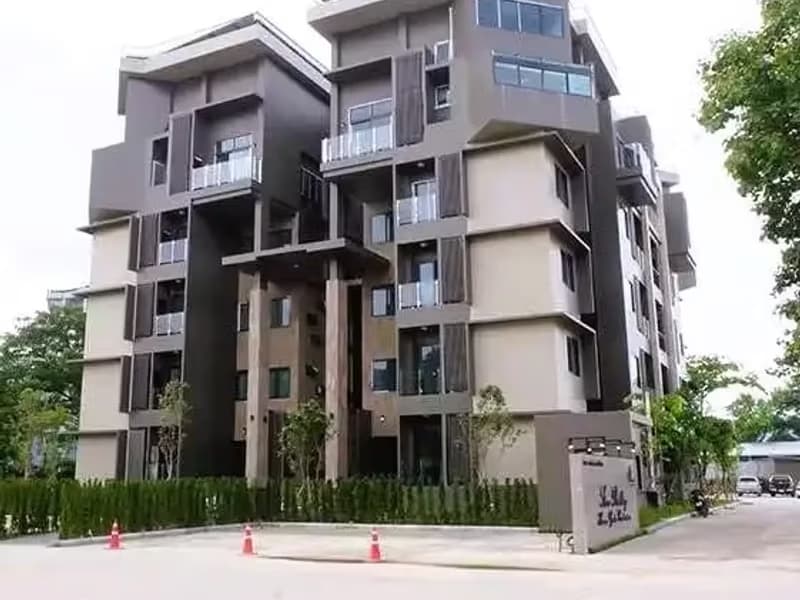 1 Bedroom Condo