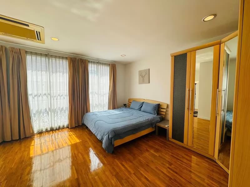Townhouse for Rent at Baan klang Krung (British Town - Thonglor)