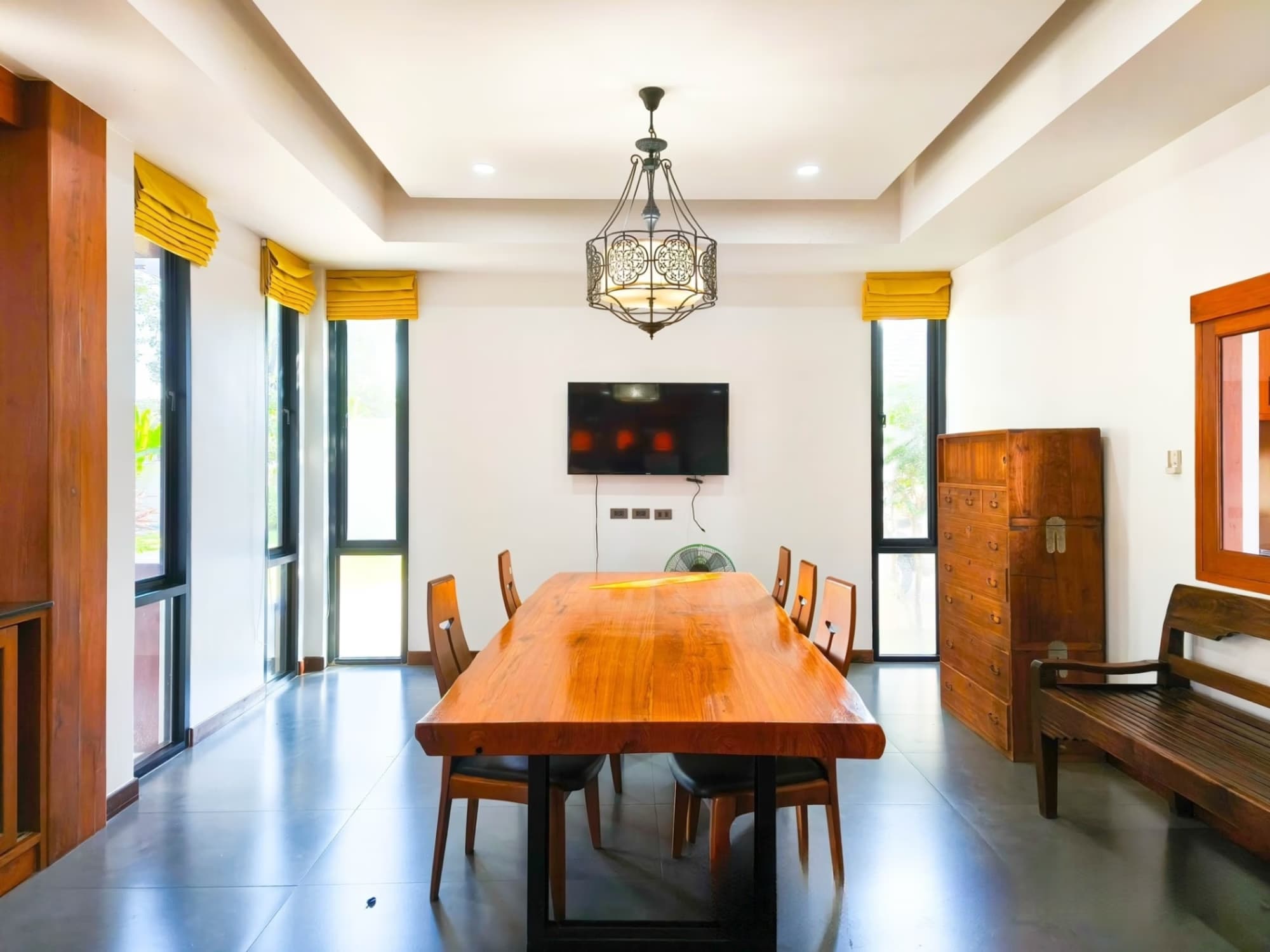 7 Bed House for Rent in Saraphi District - Image 6