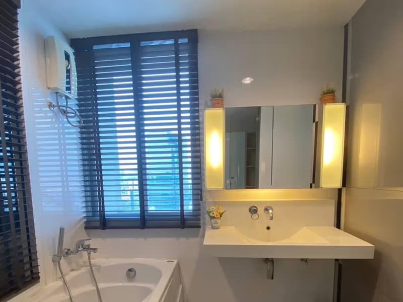 2 Bed Condo for Rent in Huai Khwang