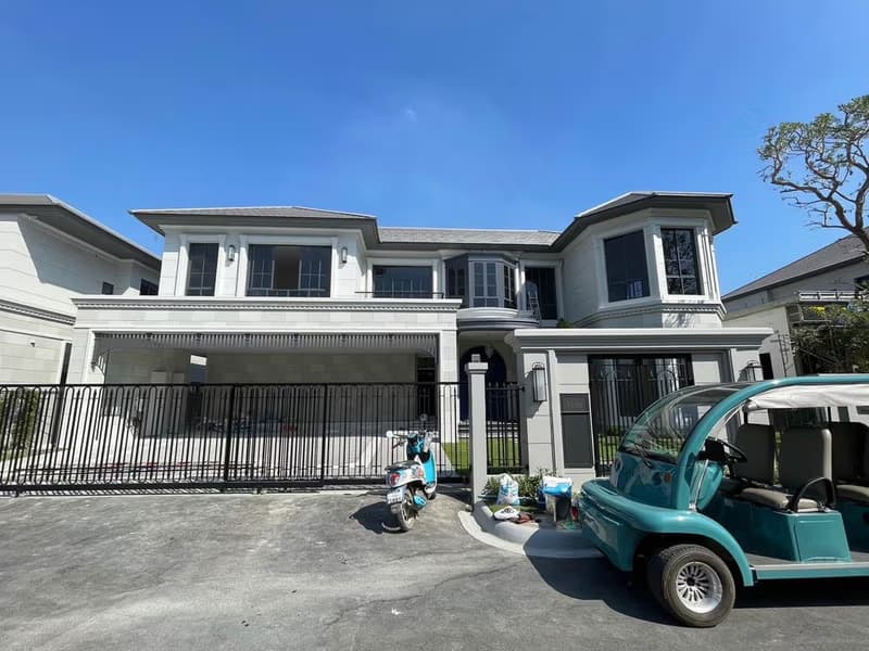 4 Bed House for Rent and Sale in Bang Kapi