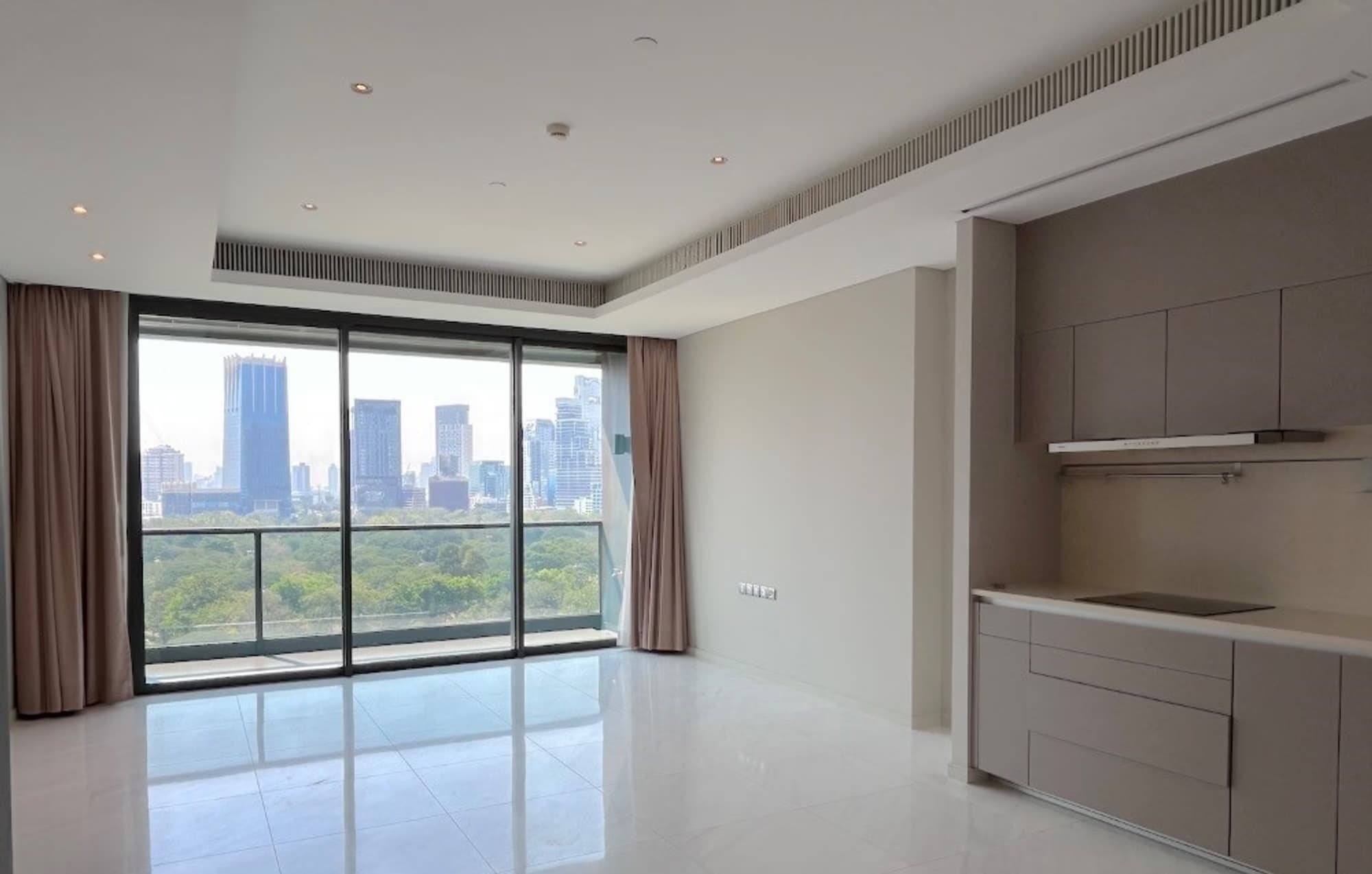 1 Bed Condo for Rent  Near Ratchadamri BTS - Image 1