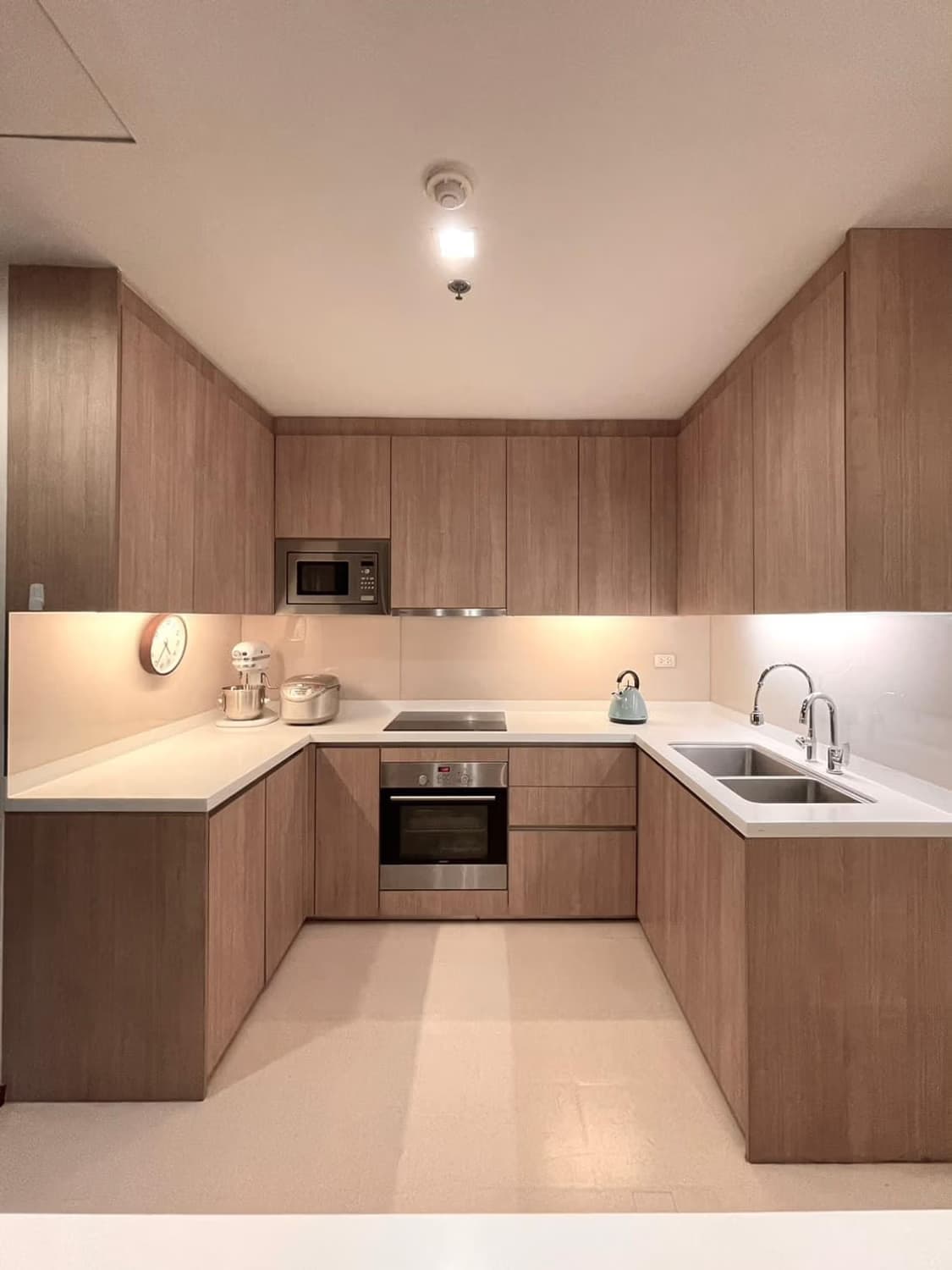 Condo for Sale at Circle Living Prototype - Image 25