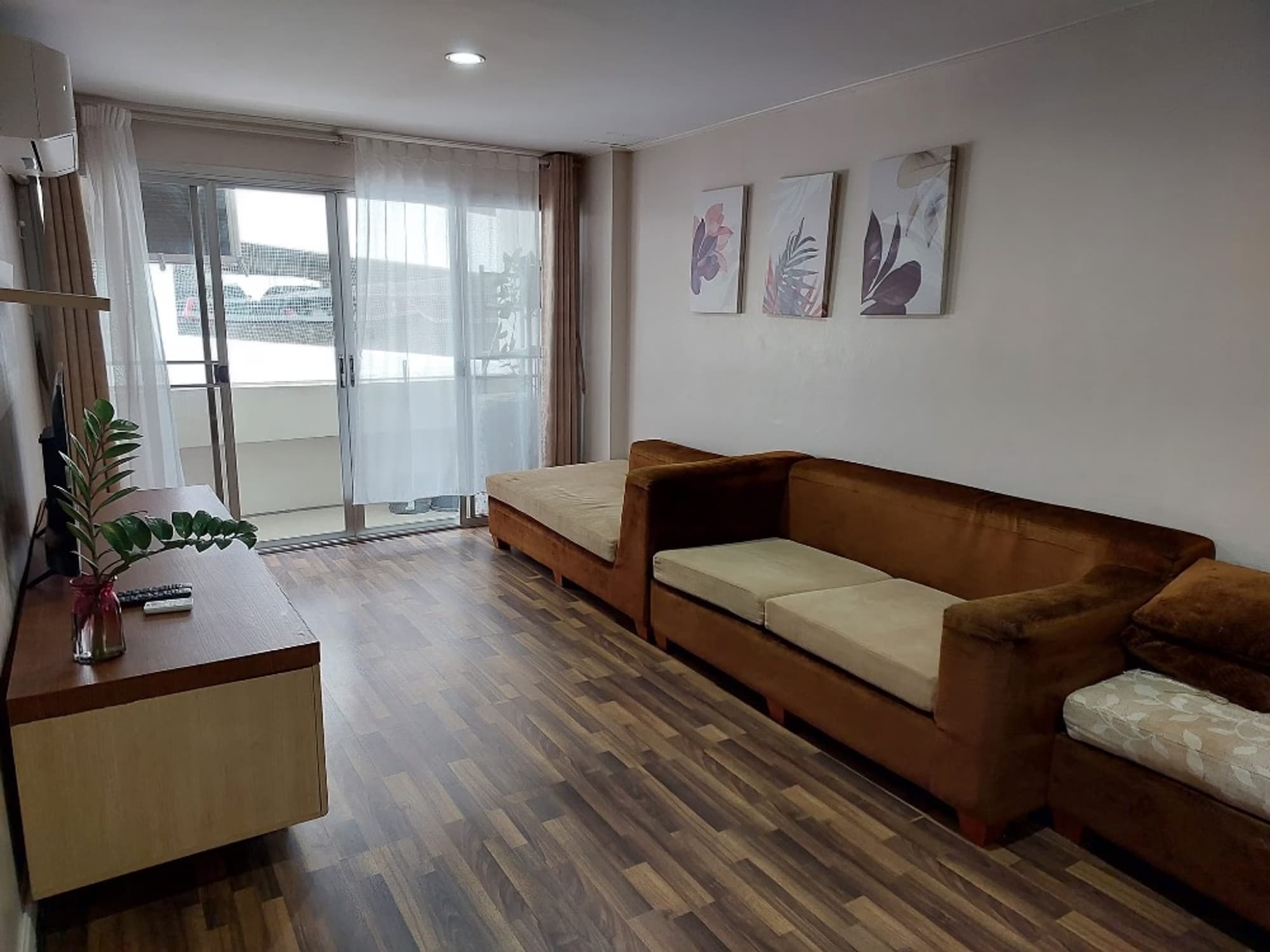 2 Bed Condo for Rent in Khlong Toei - Image 4