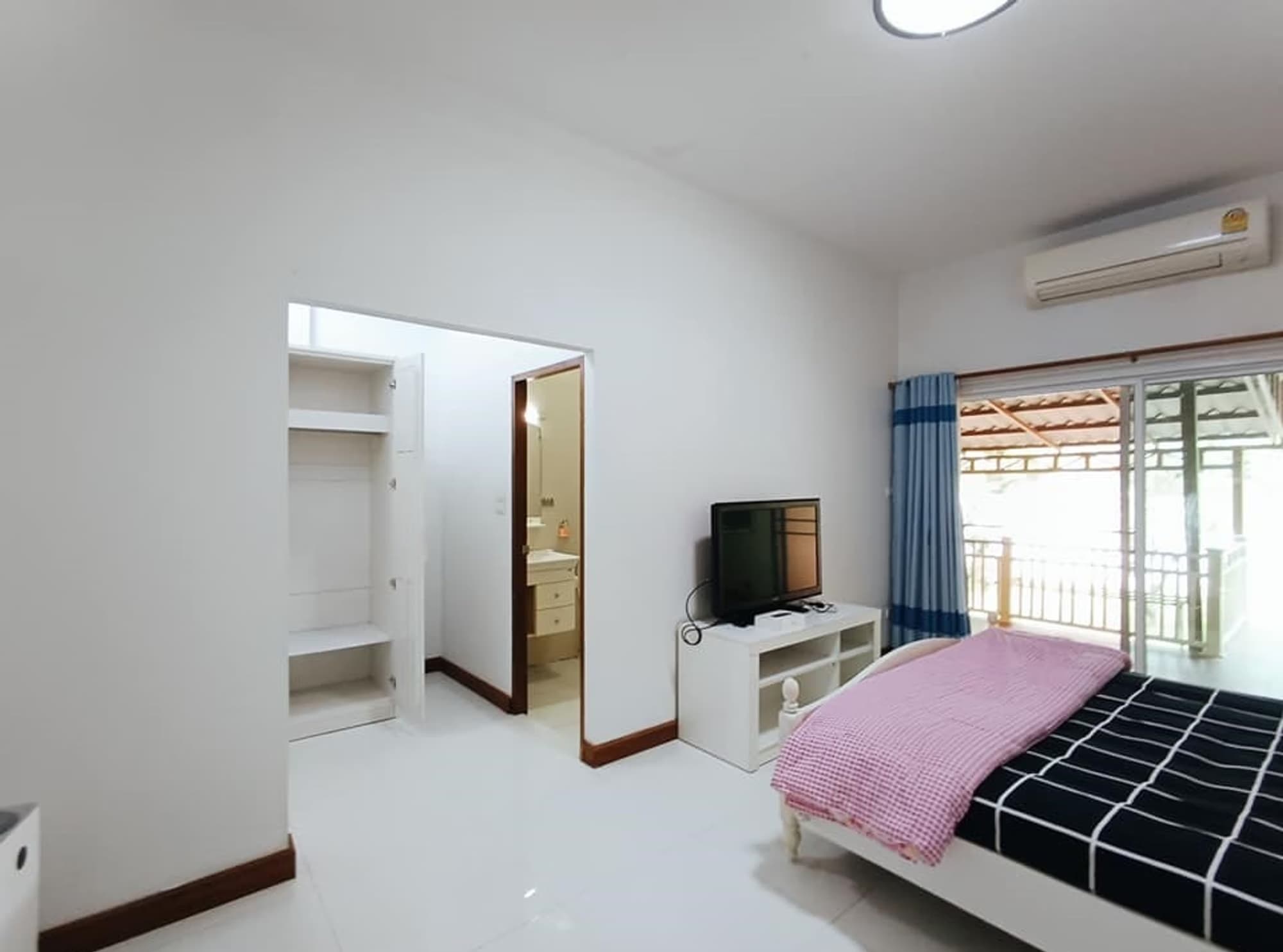 4 Bed House for Rent in Mueang Chiang Mai - Image 9