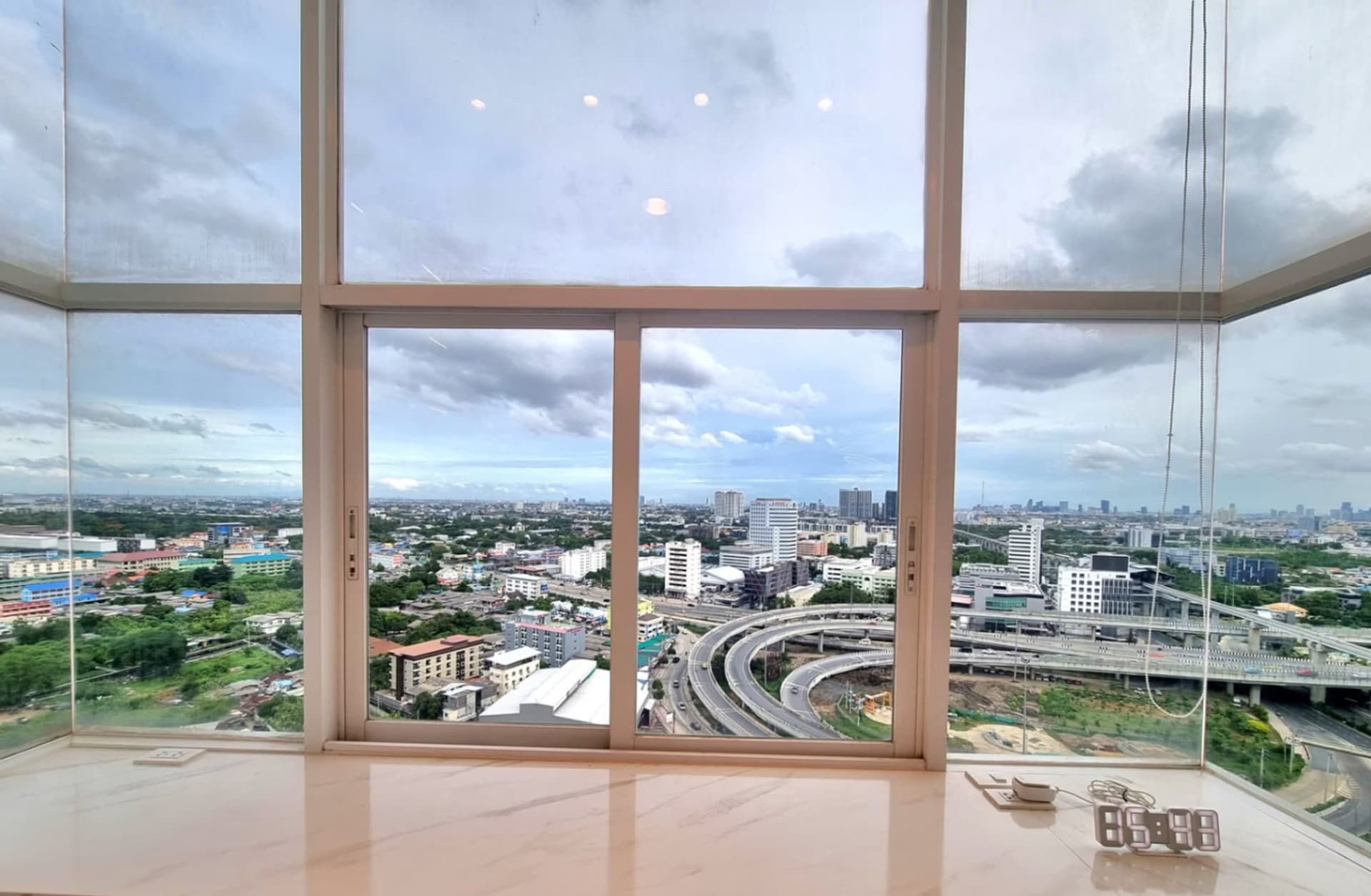 1 Bed Condo for Sale  Near Si Kritha MRT - Image 12