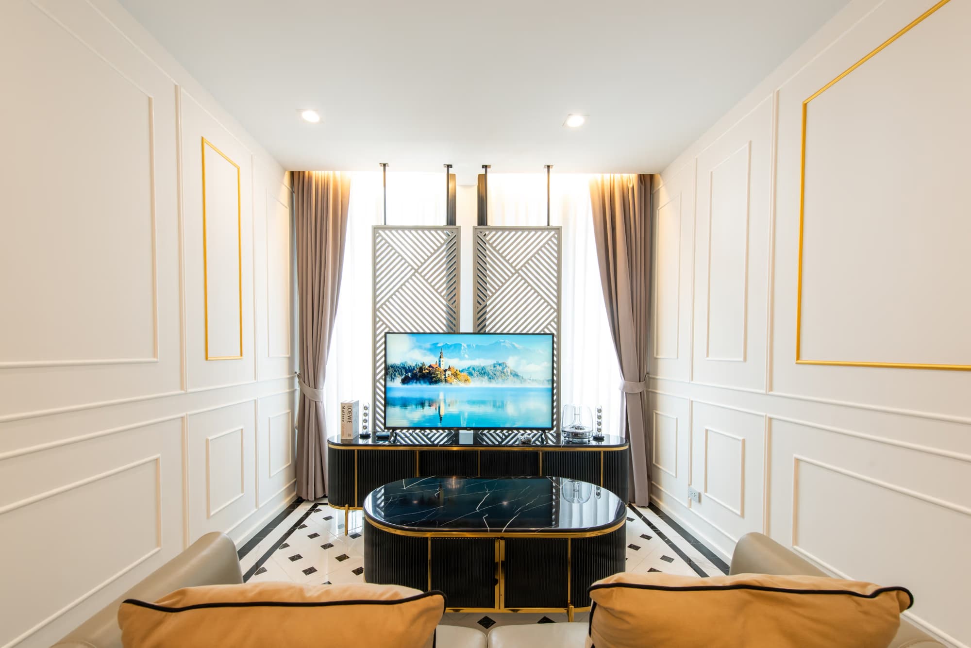 1 Bed Condo for Rent  Near Phloen Chit BTS - Image 1