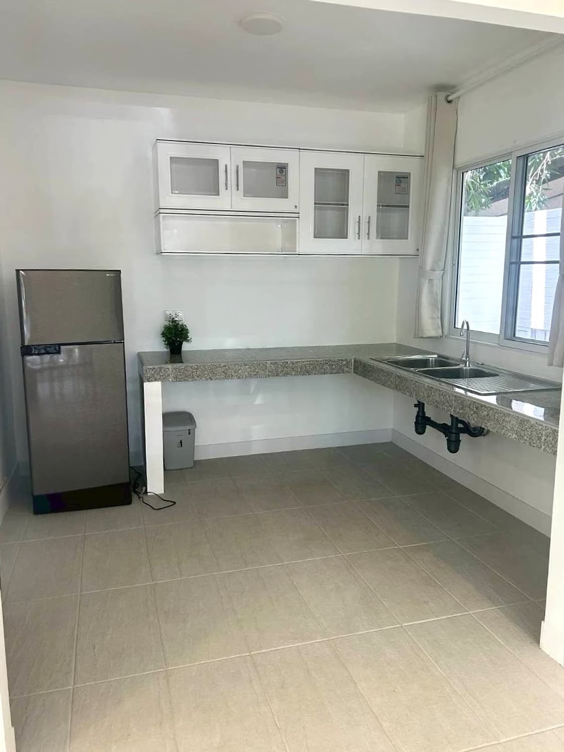 3 Bed House for Rent in Saraphi - Image 5