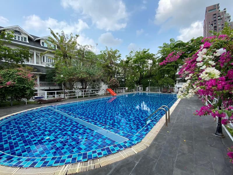 4 Bed Townhouse for Rent and Sale in Mueang Samut Prakan