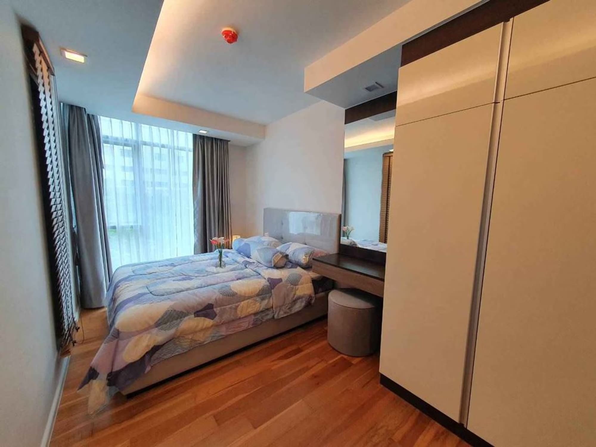 1 Bed Condo for Rent  Near Phloen Chit BTS - Image 2