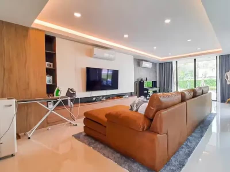 5 Bedroom House