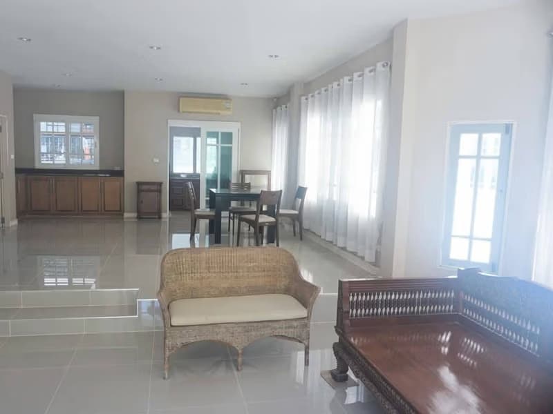 3 Bed House for Rent and Sale in Bang Phli
