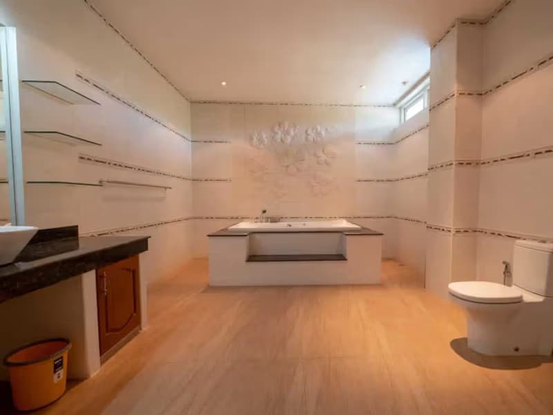 5 Bedroom House