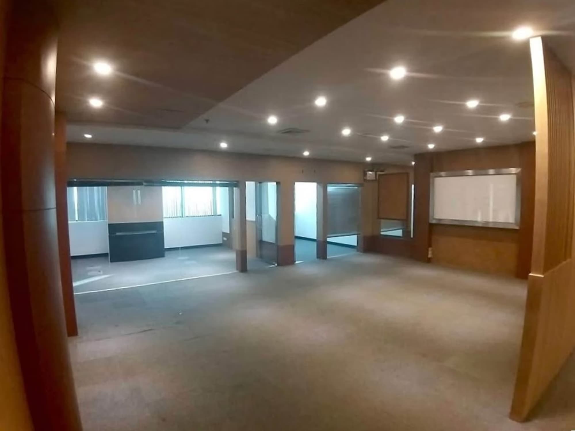 1 Bed Commercial for Rent in Bang Na - Image 1