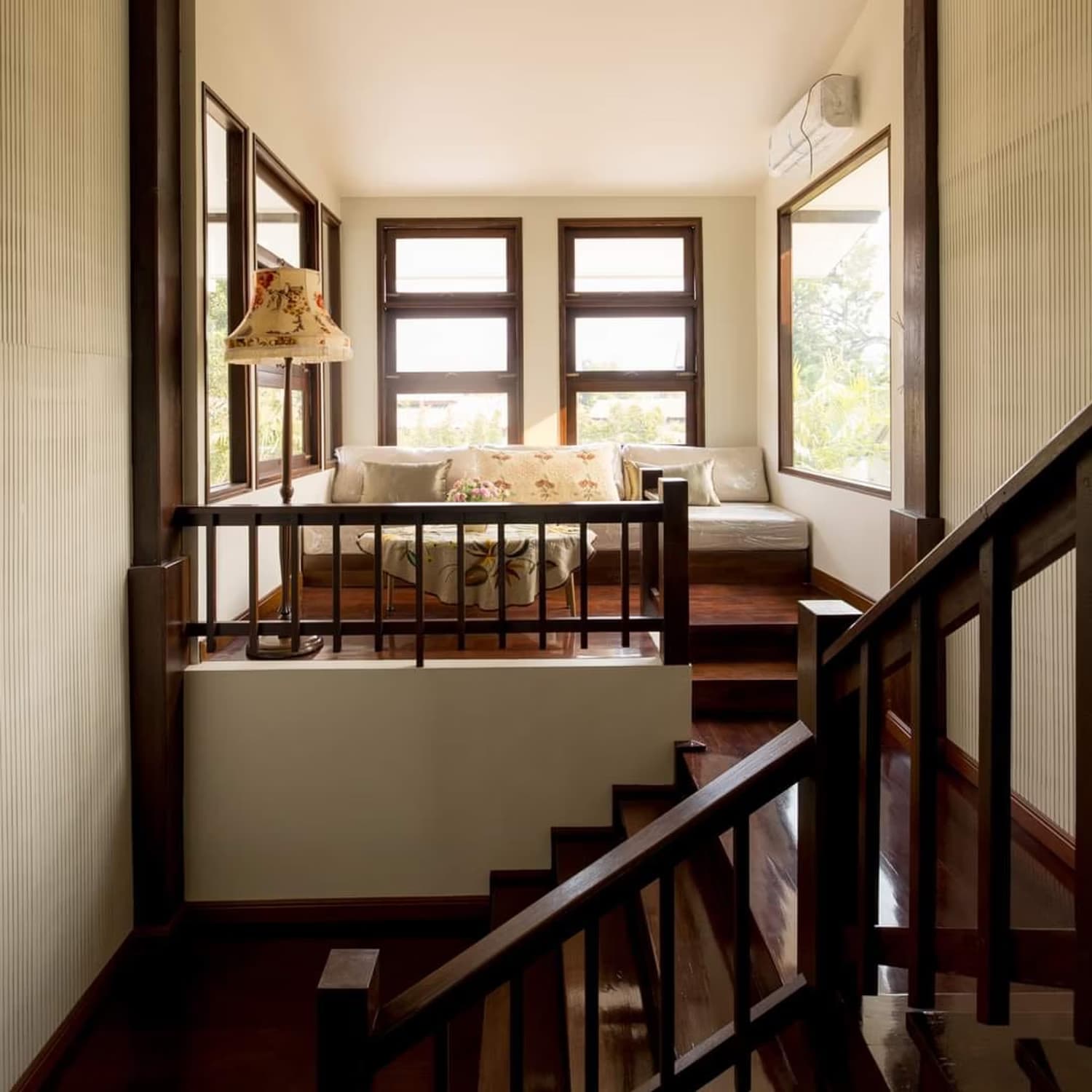Pool Villa in Saraphi, Teak Traditional Thai Style - Image 43