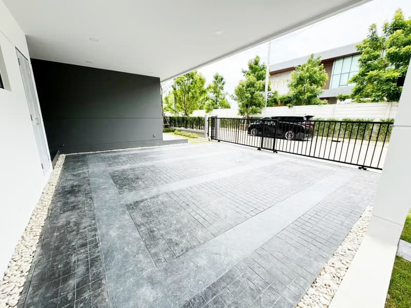 5 Bed House for Rent in Bang Phli