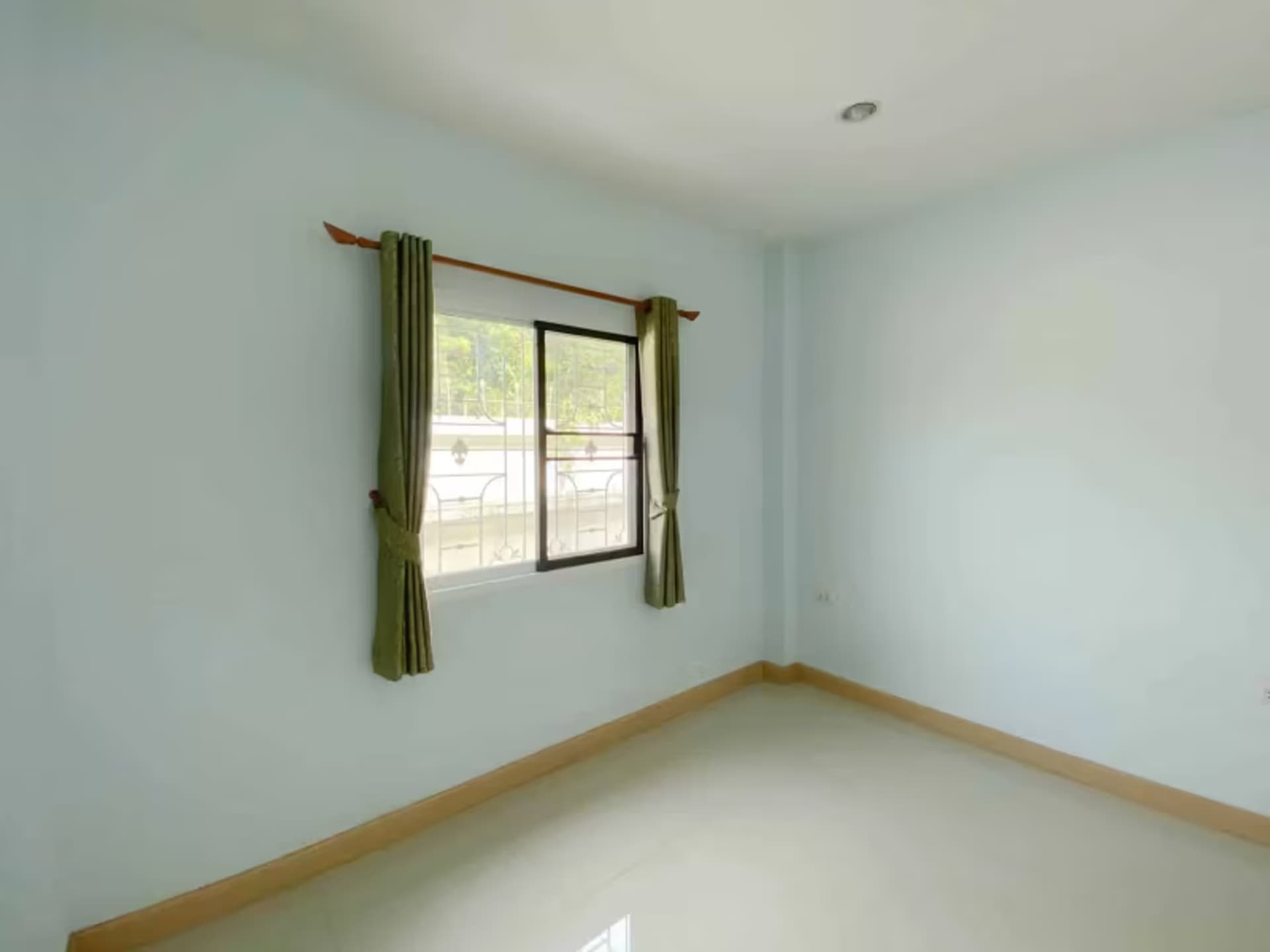 4 Bedroom House - Image 7